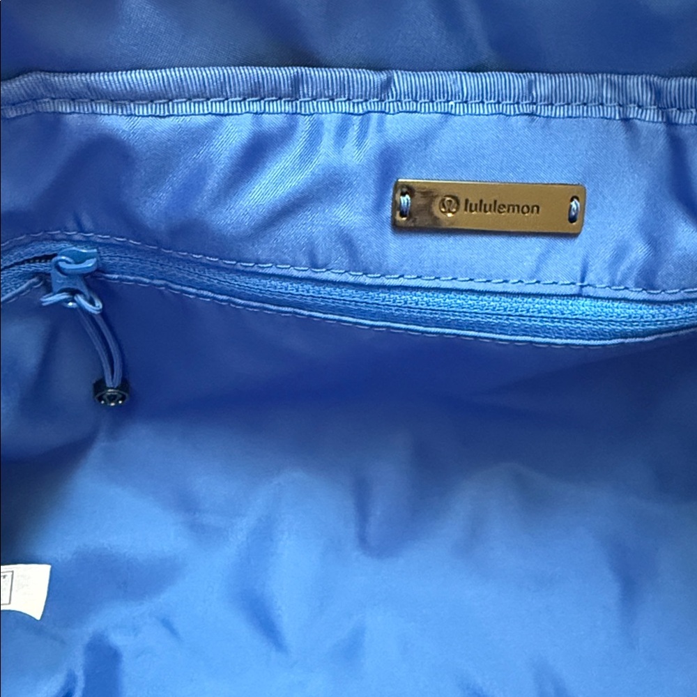 Lululemon Duffle bag - Picture 10 of 11